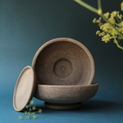 Ada ruukku ja aluslautanen Bergs Potter