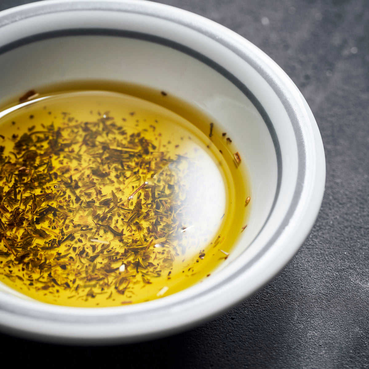 Olive oil with thyme Nicolas Vahe